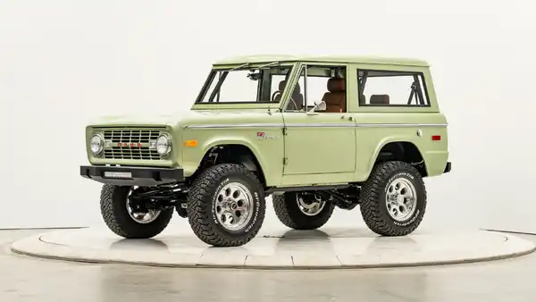 1970 Classic Ford Bronco_3 Drivers Side Front 3.4