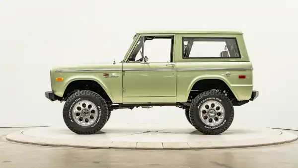 1970 Classic Ford Bronco_2 Drivers Side 