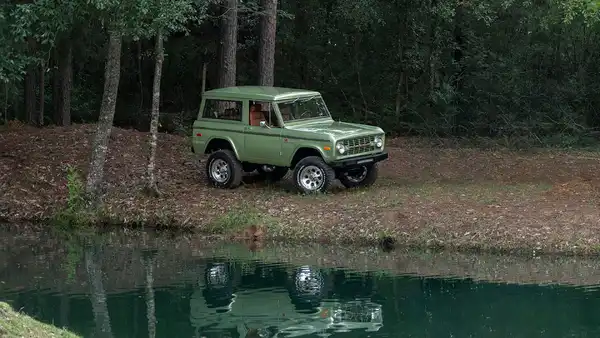 Apple Green Classic Ford Bronco 93407