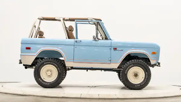 1973 Ford Bronco_8 Passenger Side