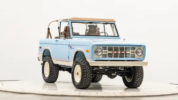 1973 Ford Bronco_6 Passenger Side Front