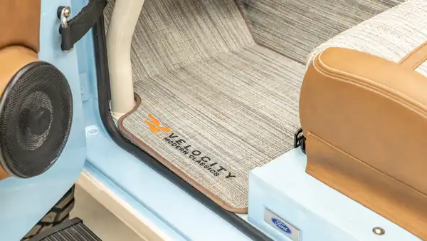 1973 Ford Bronco_17 Front Interior