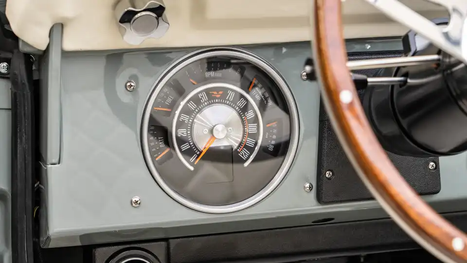 1971 Classic Ford Bronco_15 Dakota Digital Gauges