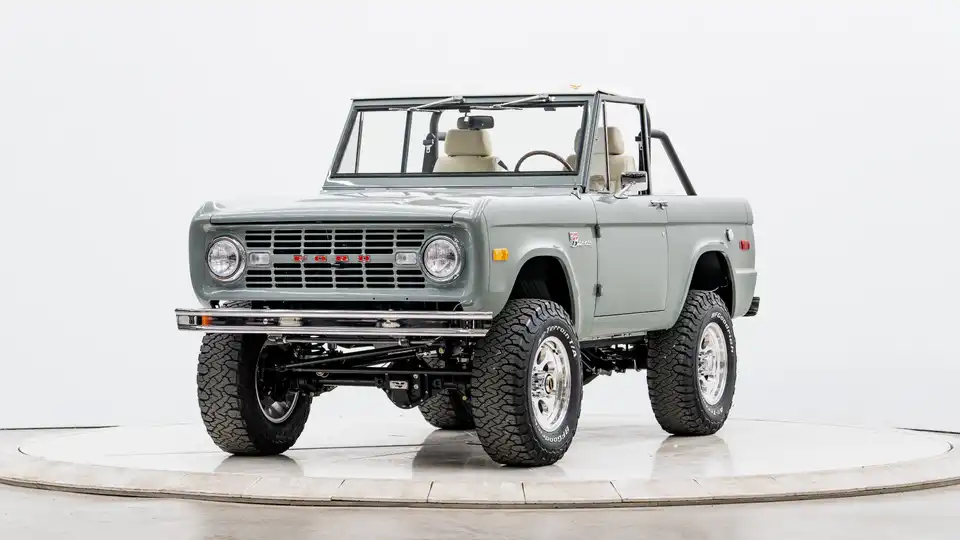 1971 Classic Ford Bronco_4 Drivers Side Front 