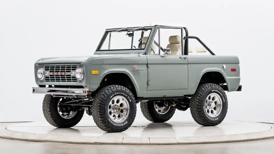 1971 Classic Ford Bronco_3 Drivers Side Front 3.4