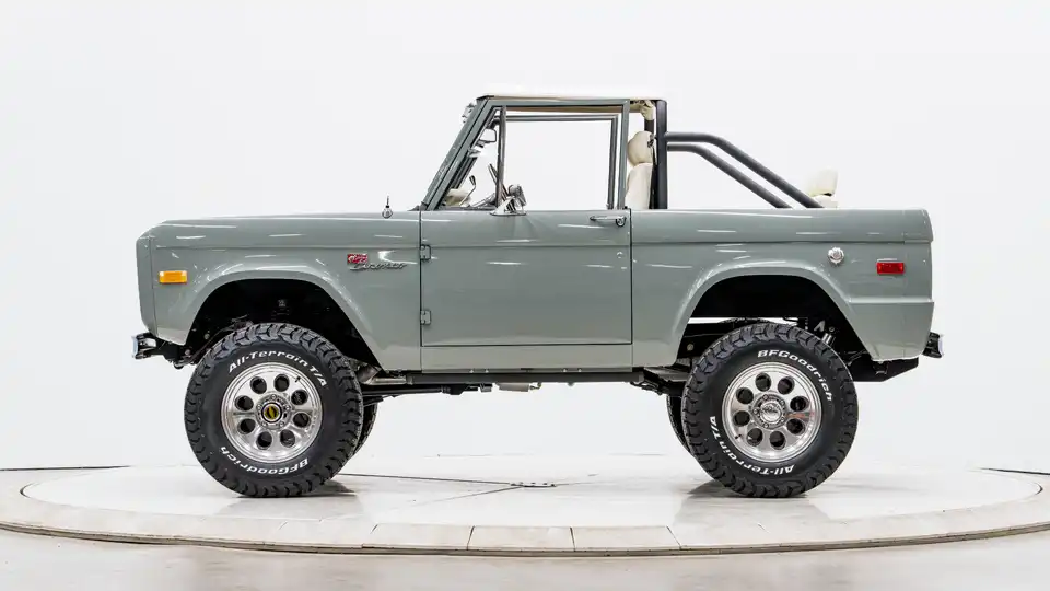 1971 Classic Ford Bronco_2 Drivers Side 
