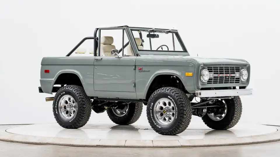1971 Classic Ford Bronco_7 Passenger Side Front  3.4