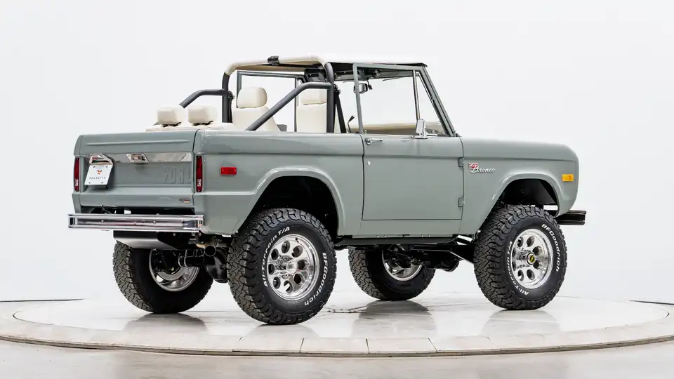 1971 Classic Ford Bronco_9 Passenger Side Rear 3