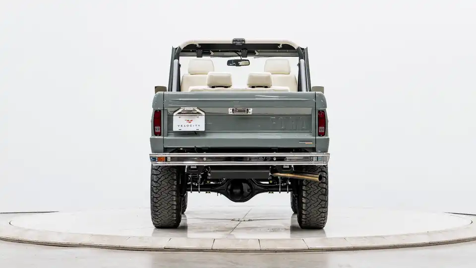 1971 Classic Ford Bronco_11 Rear Tailgate