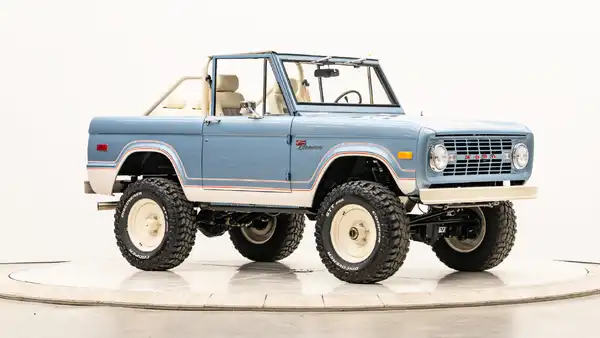 1972 Classic Ford Bronco_7 Passenger Side Front  3.4 (1)