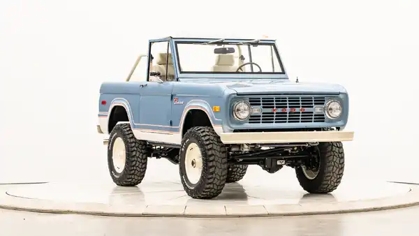 1972 Classic Ford Bronco_6 Passenger Side Front  (1)