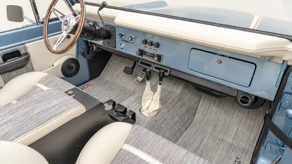 1972 Classic Ford Bronco_18 Passenger Side Interior (1)