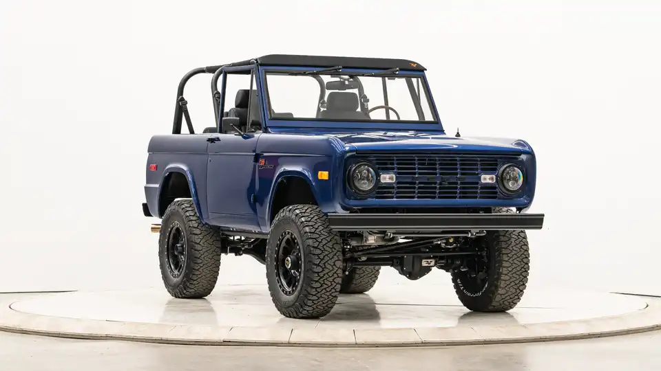 1969 Classic Ford Bronco_6 Passenger Side Front 