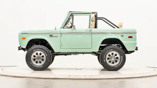 1974 Classic Ford Bronco_2 Drivers Side 