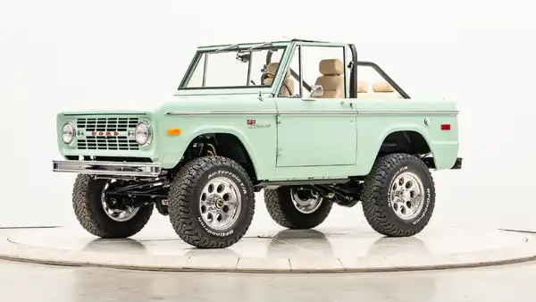 1974 Classic Ford Bronco_3 Drivers Side Front 3.4