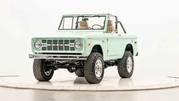 1974 Classic Ford Bronco_4 Drivers Side Front 