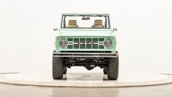 1974 Classic Ford Bronco_5 Front