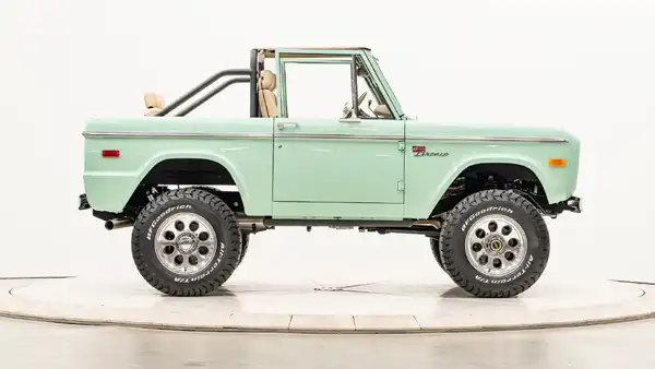 1974 Classic Ford Bronco_8 Passenger Side