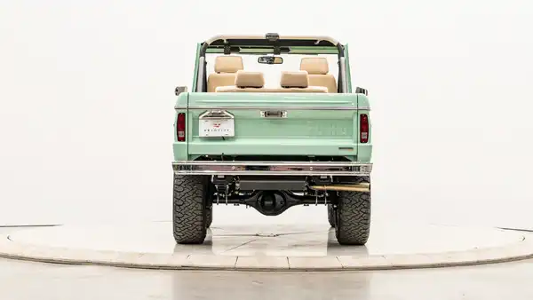 1974 Classic Ford Bronco_11 Rear Tailgate