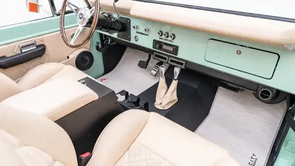 1974 Classic Ford Bronco_18 Passenger Side Interior