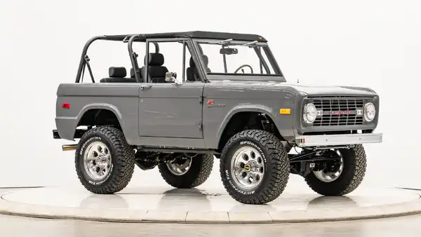 1972 Classic Ford Bronco_7 Passenger Side Front  3.4
