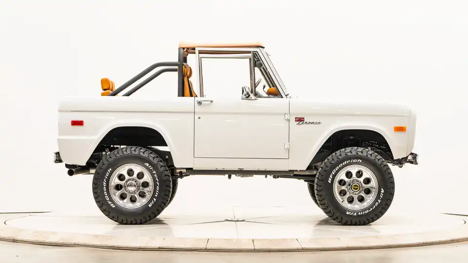 1971 Classic Ford Bronco_8 Passenger Side (1)