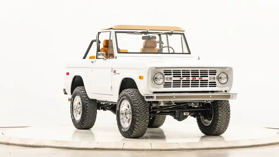 1971 Classic Ford Bronco_6 Passenger Side Front  (1)