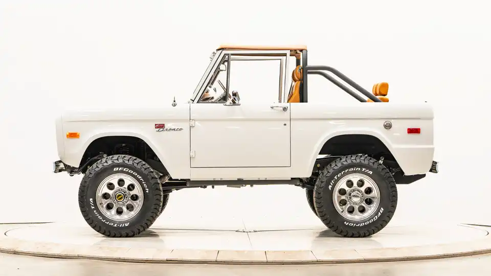 1971 Classic Ford Bronco_2 Drivers Side  (1)
