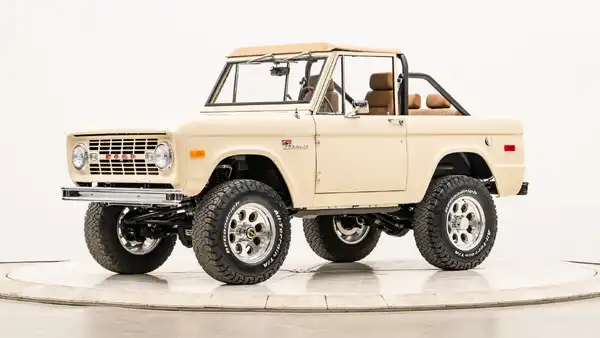1970 Classic Ford Bronco_3 Drivers Side Front 3.4