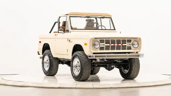 1970 Classic Ford Bronco_6 Passenger Side Front 