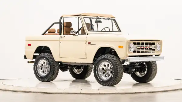 1970 Classic Ford Bronco_7 Passenger Side Front  3.4