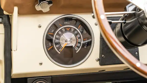 1970 Classic Ford Bronco_15 Dakota Digital Gauges