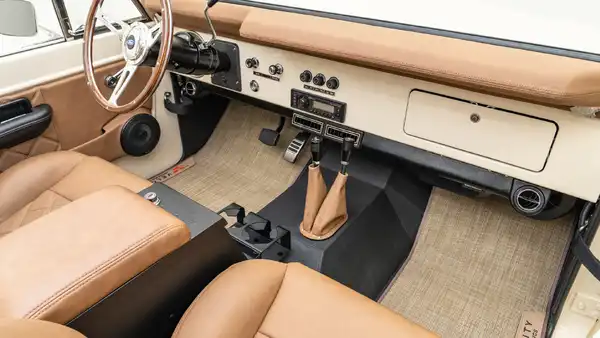 1970 Classic Ford Bronco_18 Passenger Side Interior