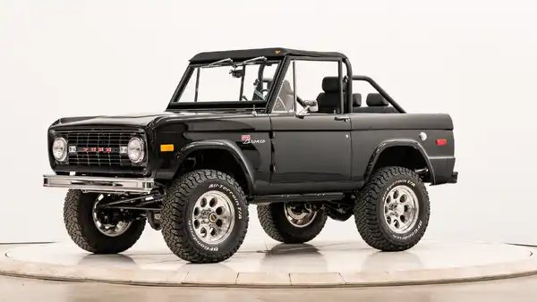 1972 Classic Ford Bronco_3 Drivers Side Front 3.4