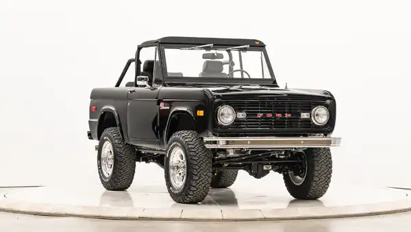 1972 Classic Ford Bronco_6 Passenger Side Front 