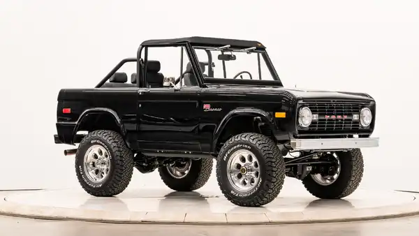 1972 Classic Ford Bronco_7 Passenger Side Front  3.4