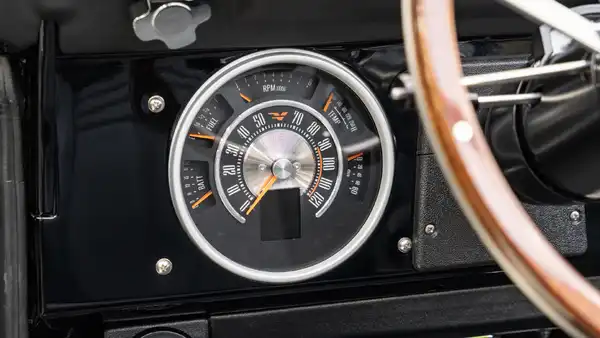 1972 Classic Ford Bronco_15 Dakota Digital Gauges