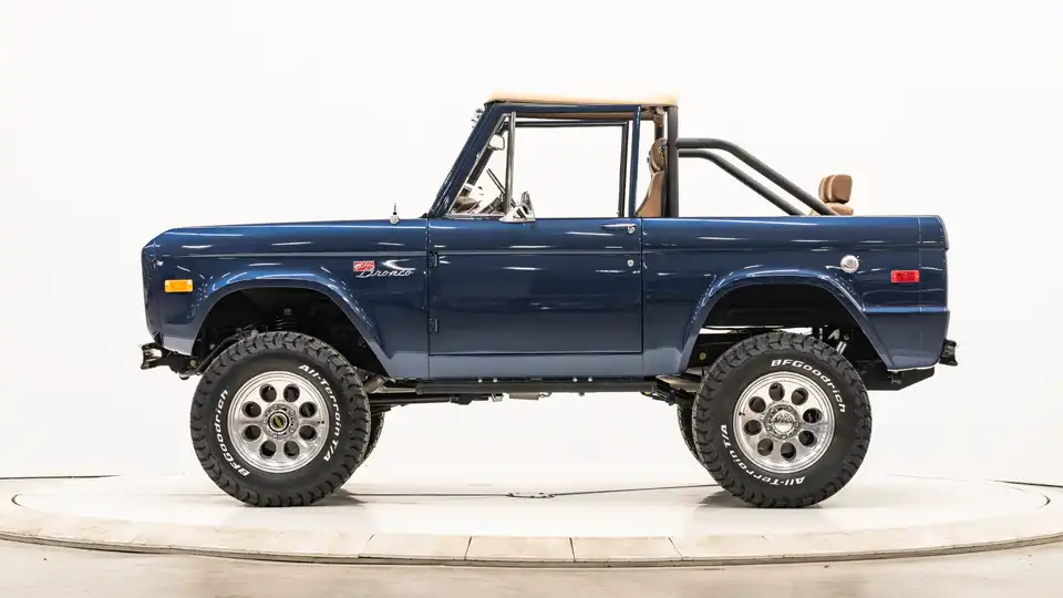 1976 Classic Ford Bronco_2 Drivers Side 