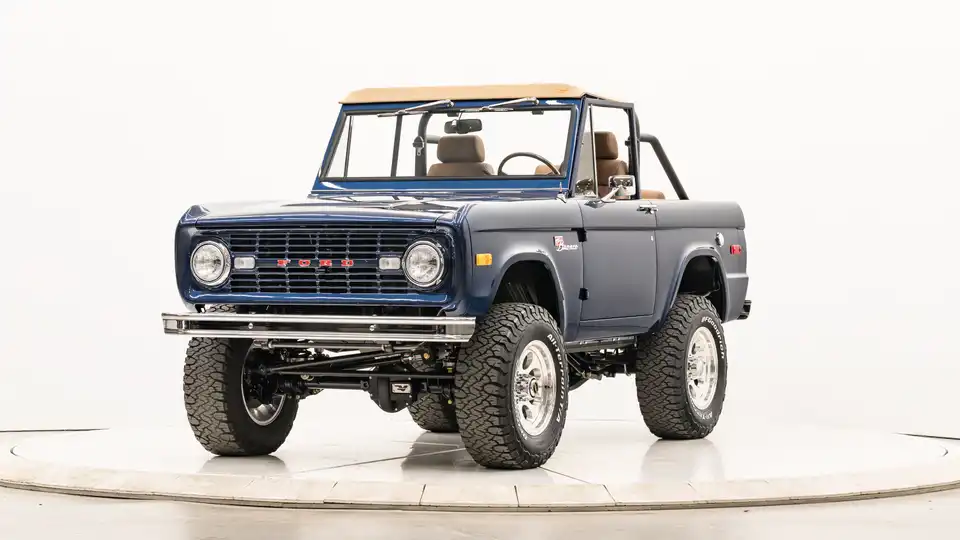 1976 Classic Ford Bronco_4 Drivers Side Front 