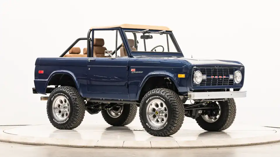 1976 Classic Ford Bronco_7 Passenger Side Front  3.4