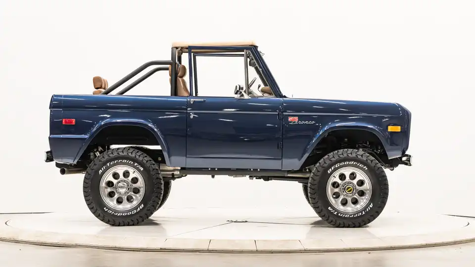 1976 Classic Ford Bronco_8 Passenger Side