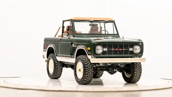 1967 Classic Ford Bronco_6 Passenger Side Front 