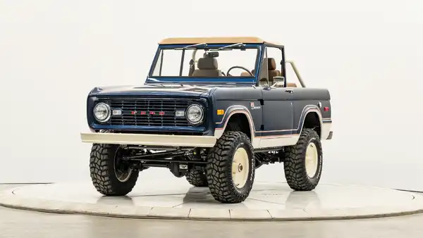 1974 Classic Ford Bronco_4 Drivers Side Front 