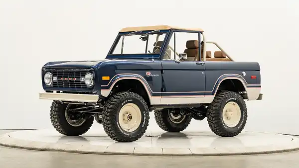 1974 Classic Ford Bronco_3 Drivers Side Front 3.4