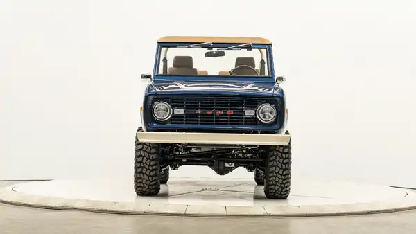 1974 Classic Ford Bronco_5 Front