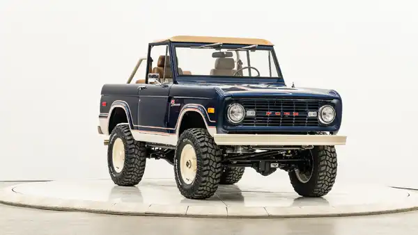 1974 Classic Ford Bronco_6 Passenger Side Front 