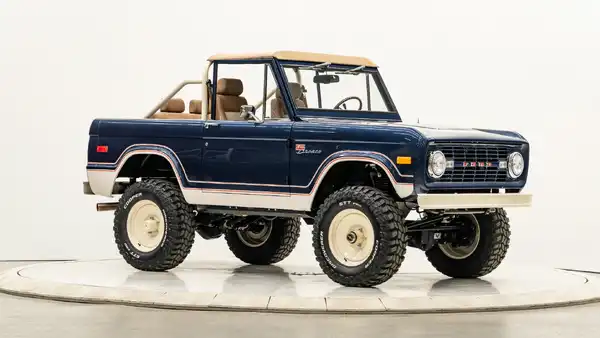 1974 Classic Ford Bronco_7 Passenger Side Front  3.4