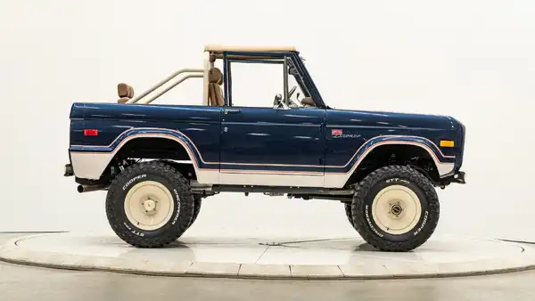 1974 Classic Ford Bronco_8 Passenger Side
