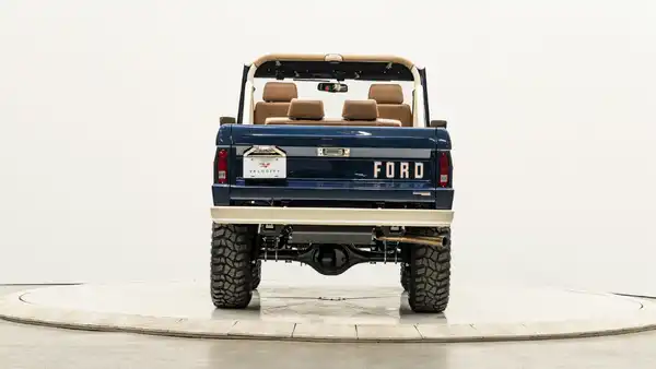 1974 Classic Ford Bronco_11 Rear Tailgate