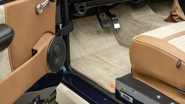 1974 Classic Ford Bronco_17 Front Interior